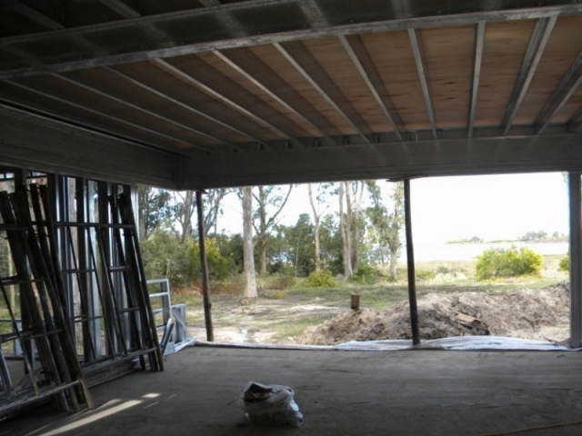 Casa en Solis, 175 m², Uruguay - Las placas externas del techo sobre el steel frame.