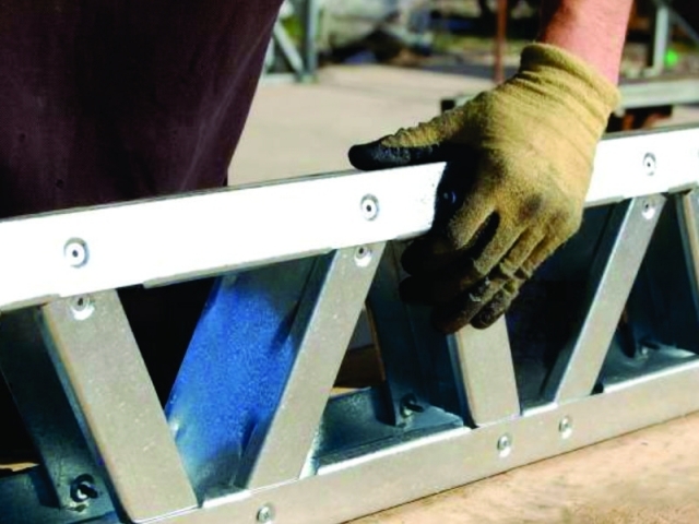 Light Steel Framing como alternativa para la construcción de casas populares - Union de las piezas con tornillos.