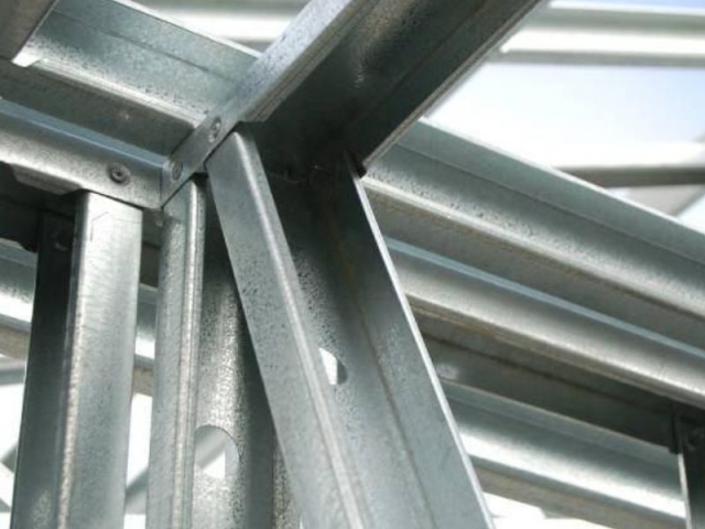 Light Steel Framing como alternativa para la construcción de casas populares - Unión de los perfiles de acero.